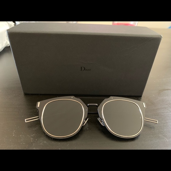 Authentic Christian Dior sunglasess - Picture 1 of 4